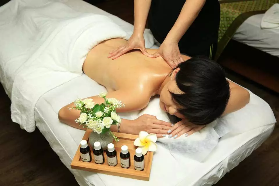 Foot + Back Massage (Extended) | 60min+30min